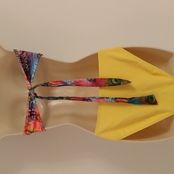 Bikini Tops with Bottom - Picture 4 of 7